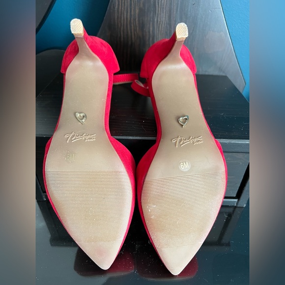 Thalia Sodi Vanessa Heart Charm Red Velvety Faux Suede Zip Back Heels Size 6 NIB - Picture 8 of 9
